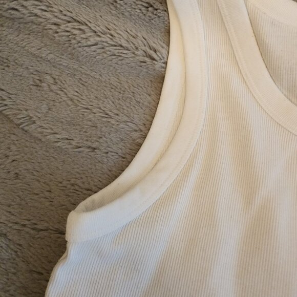 Uniqlo White ribbed Tank size XL, Cotton. Okay Condition - Picture 3 of 4